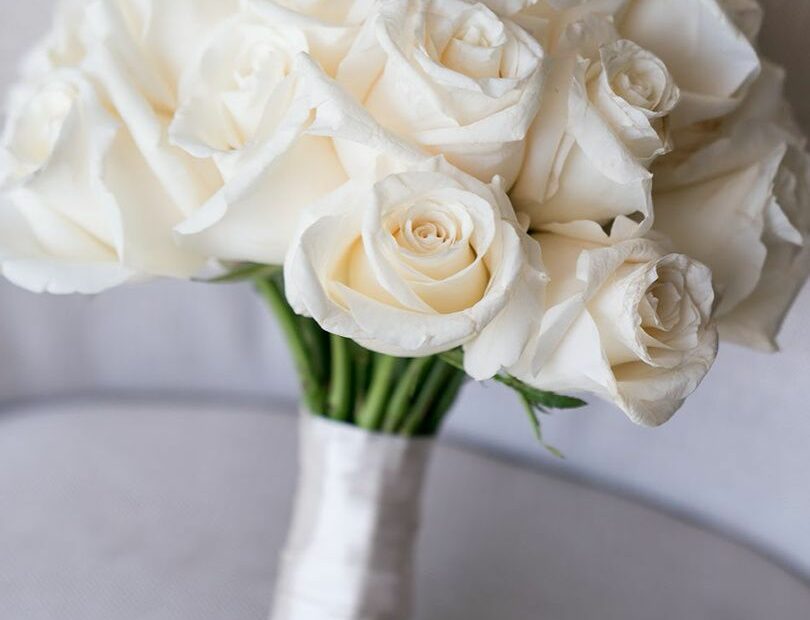 Simple White Rose Bouquet | White Rose Wedding Bouquet, White Wedding  Flowers Bouquet, Simple Wedding Bouquets