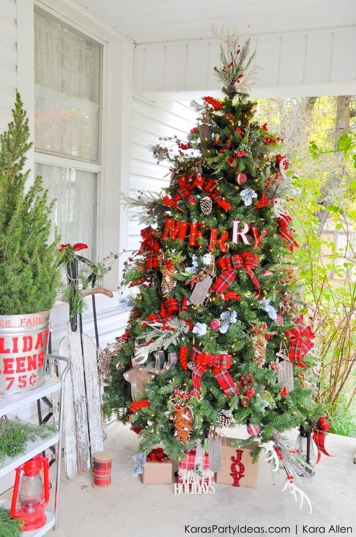 22 Best Outdoor Christmas Tree Decorations And Designs For 2021