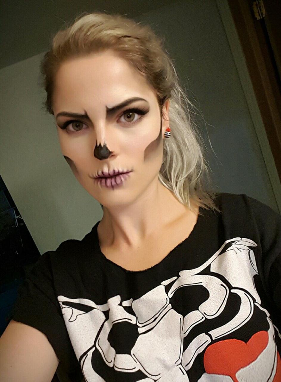 Diy Skull Makeup, Skeleton Costume, Easy Skull Face, Halloween Costu… |  Maquillaje De Calavera Mujer, Maquillaje De Halloween Mujer, Maquillaje De  Cara De Halloween