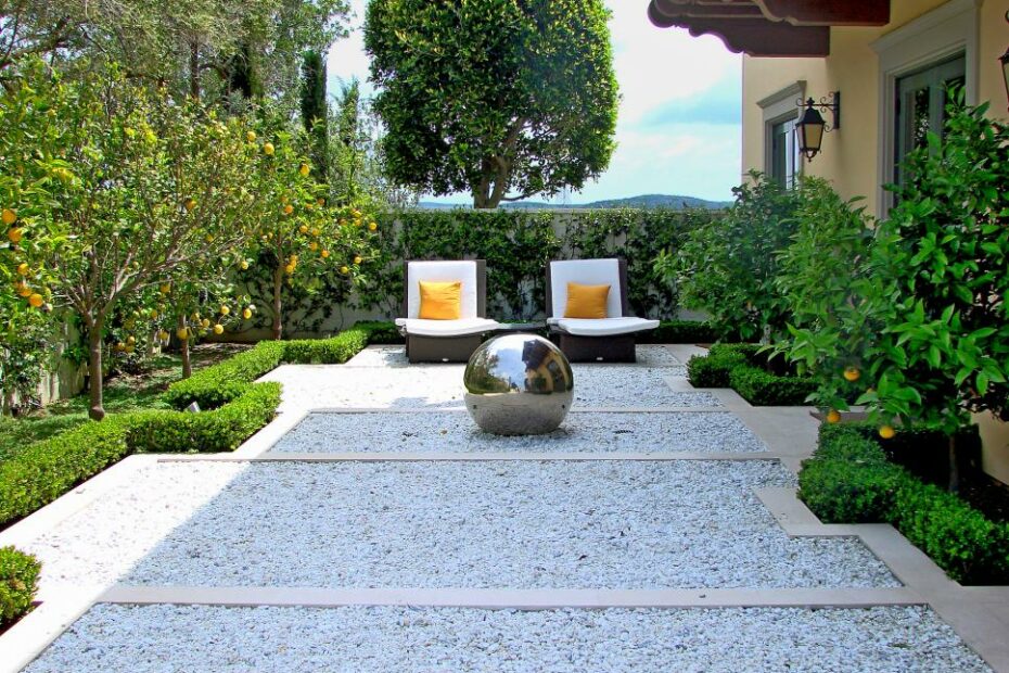 15 Innovative Designs For Courtyard Gardens | Hgtv