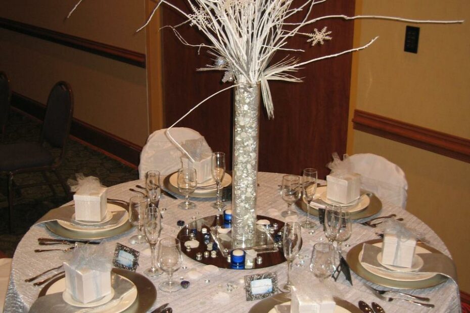 Winter Wonderland Table Decor | Easy Winter Decorations, Winter Wonderland  Decorations, Winter Centerpieces