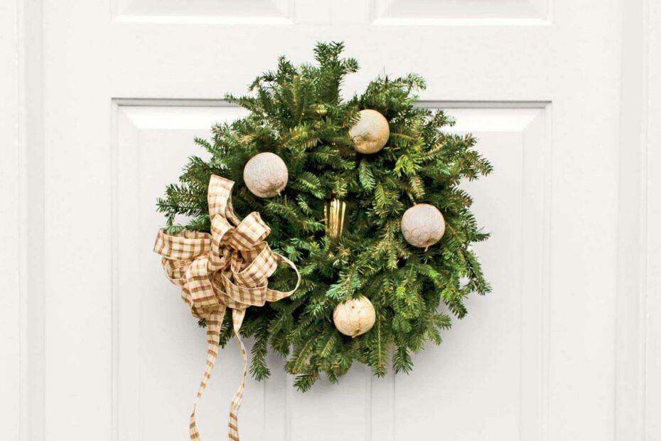 Festive Christmas Wreath Ideas For Windows And Doors