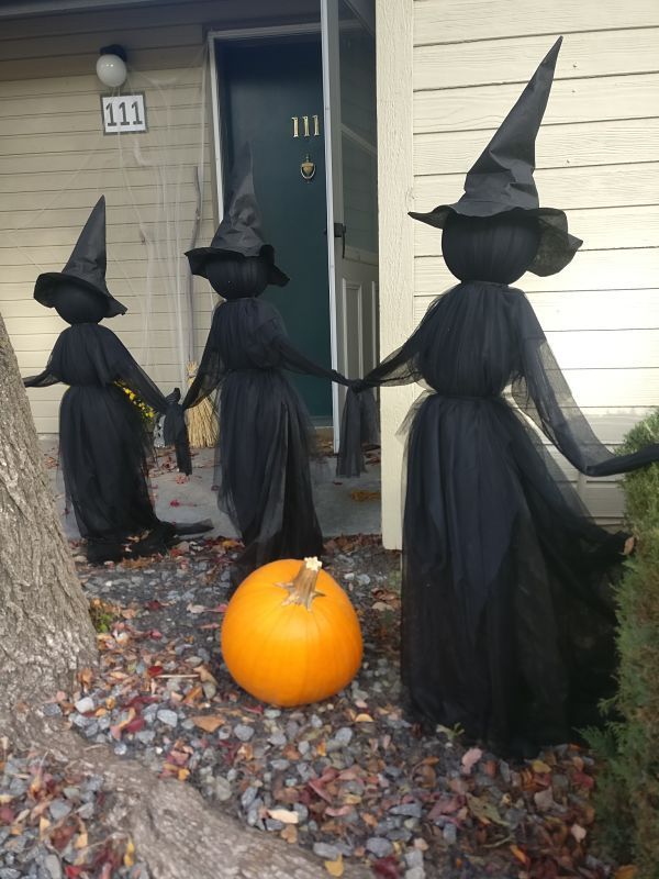 12 Super-Cool Outdoor Halloween Decorations For Your Yard | Halloween  Outdoor Decorations, Outdoor Halloween, Spooky Halloween