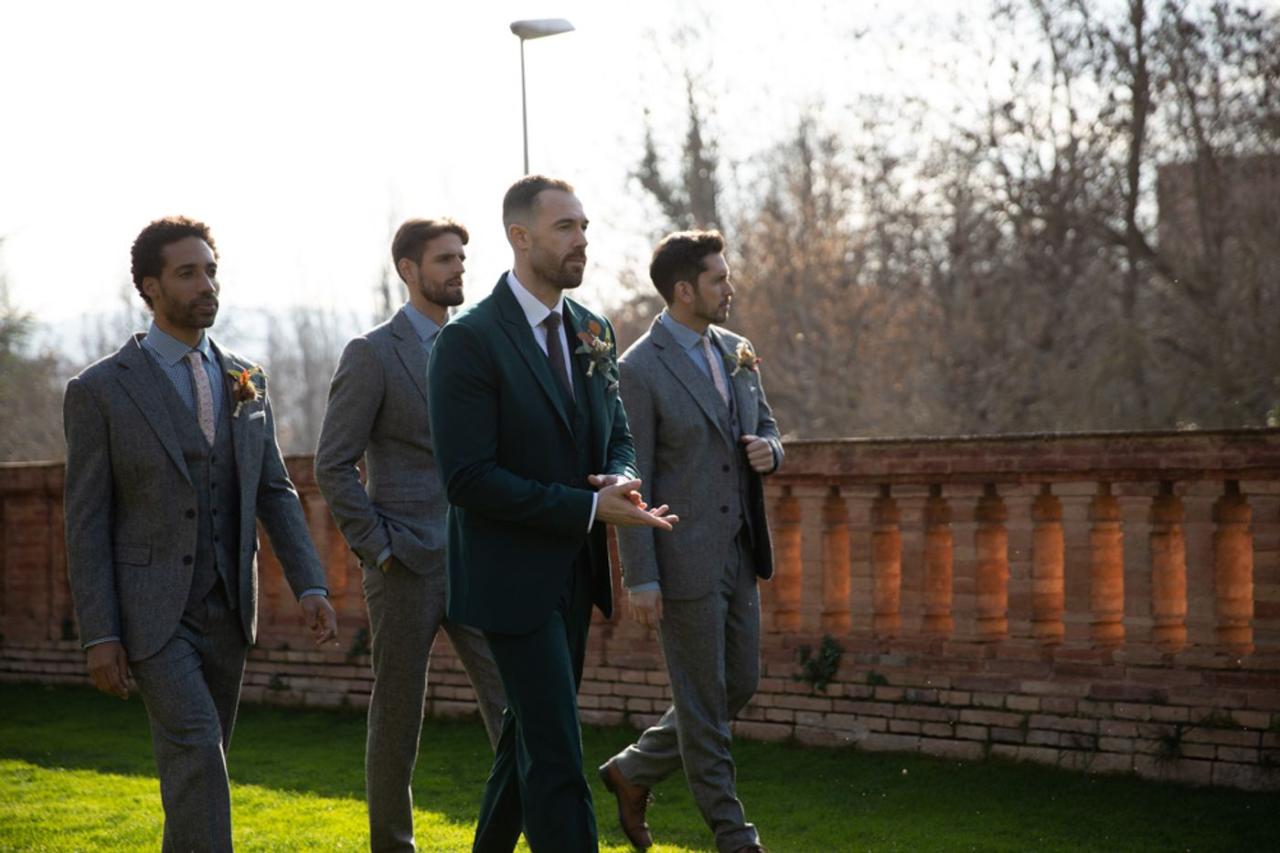 The Complete Guide To Selecting Groomsmen Suits - Hockerty