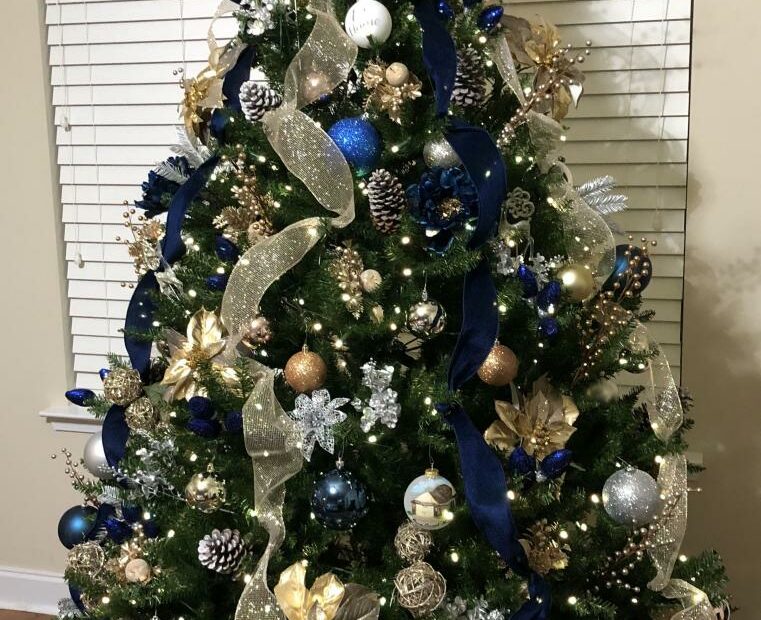 Blue And Gold Christmas Tree | Gold Christmas Tree Decorations, Gold  Christmas Decorations, Blue Christmas Tree Decorations