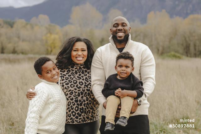 40 Family Christmas Photo Shoot Ideas For 2022 | Minted