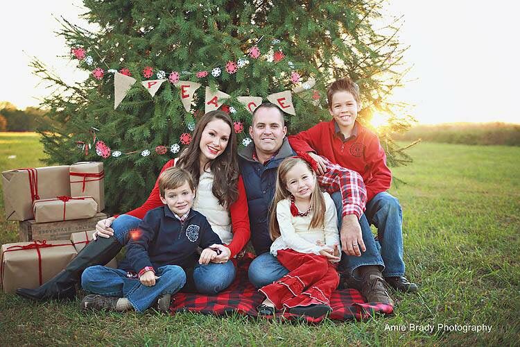 Outdoor Christmas Tree Family Shoot. | Christmas Family Photoshoot,  Christmas Family Photos, Family Holiday Photos