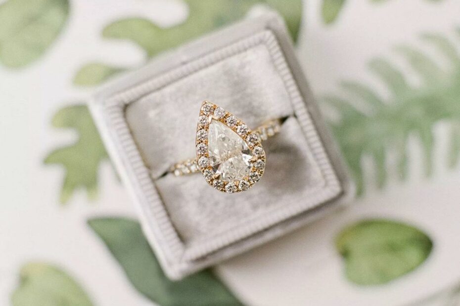 25 Pear-Shaped Engagement Rings That We'Re Obsessed With