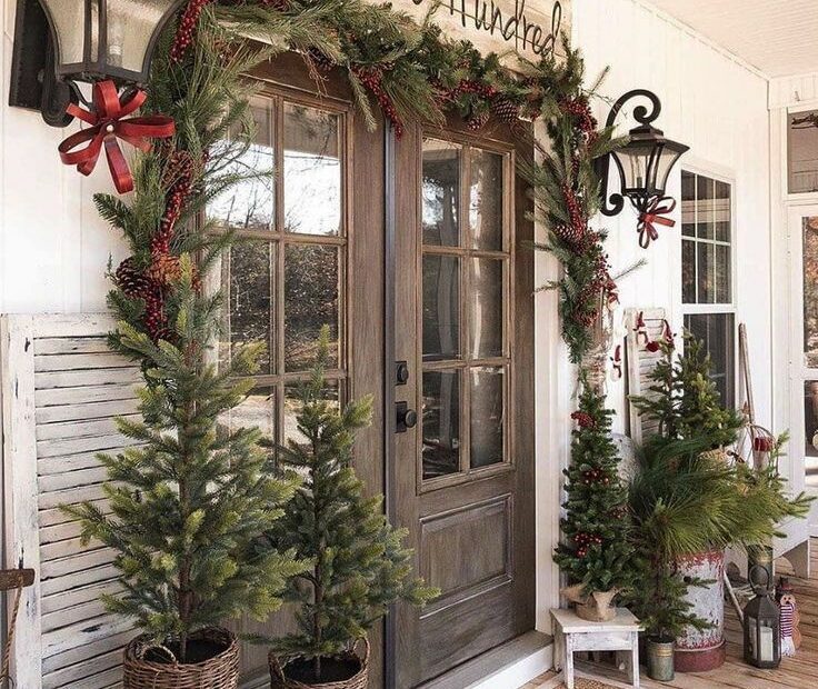 30 Stunning Outdoor Christmas Decorations To Make The Season Bright | Front  Porch Christmas Decor, Outdoor Christmas, Farmhouse Christmas Decor