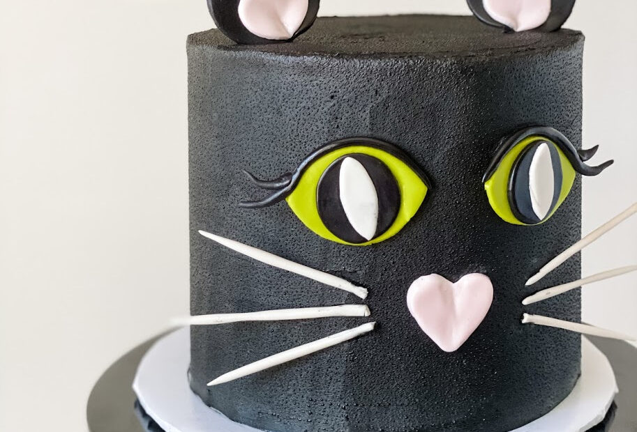 Black Cat Cake For A Festive Halloween - Xo, Katie Rosario