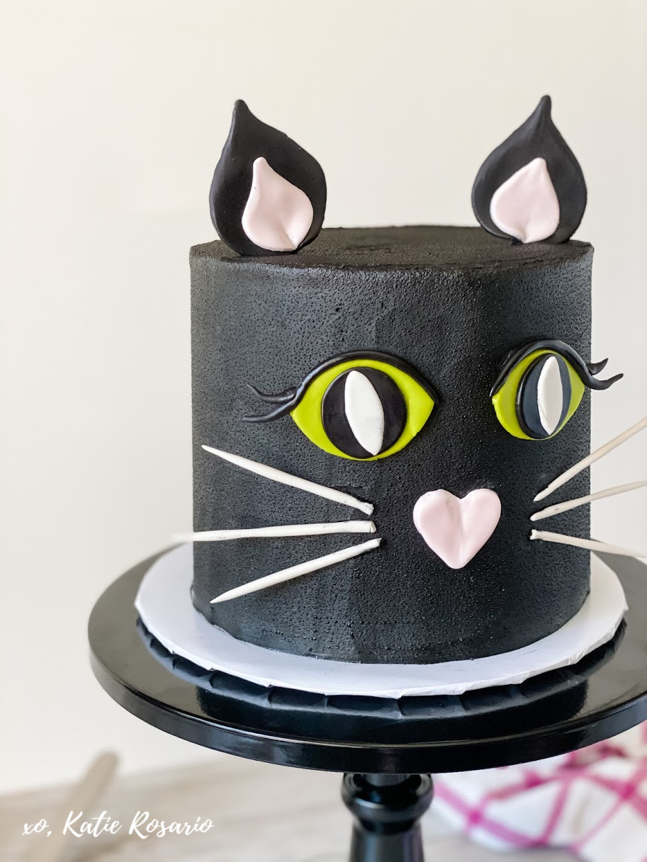 Black Cat Cake For A Festive Halloween - Xo, Katie Rosario