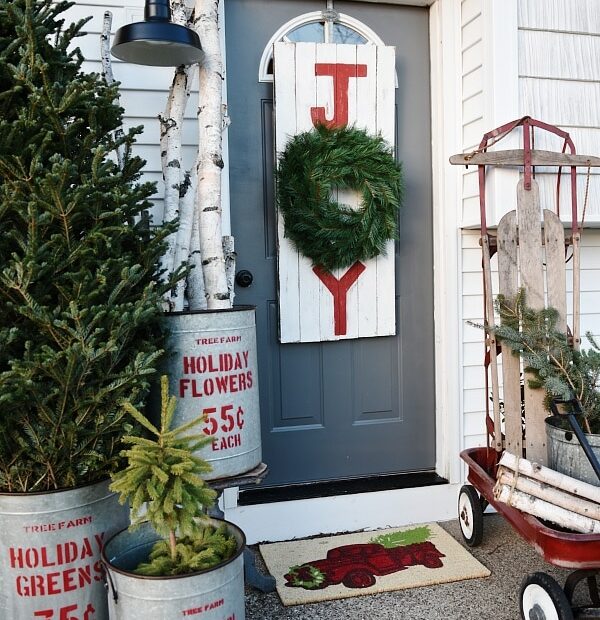 Rustic Christmas Porch - Liz Marie Blog