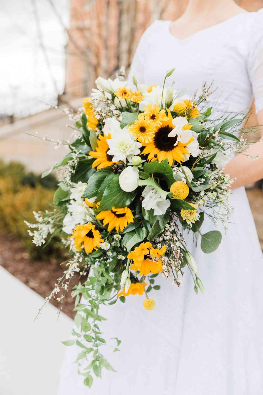 20 Sunflower Wedding Bouquets