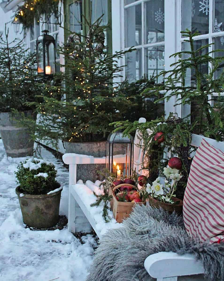 30 Stunning Outdoor Christmas Decorations To Make The Season Bright