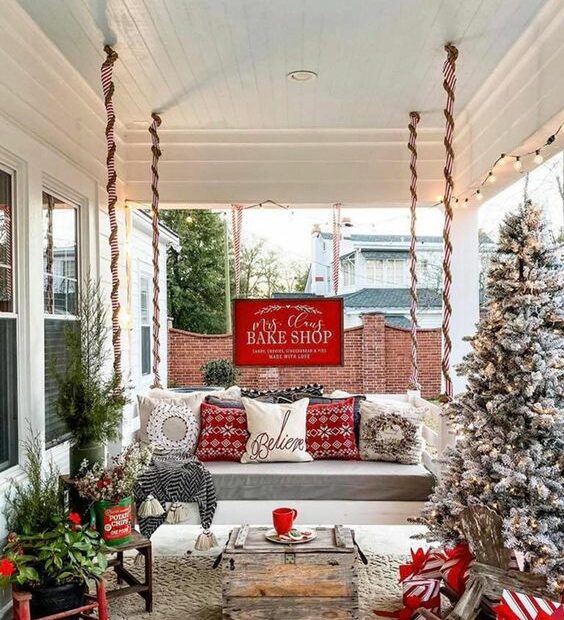 68 Comfy Rustic Outdoor Christmas Décor Ideas - Digsdigs