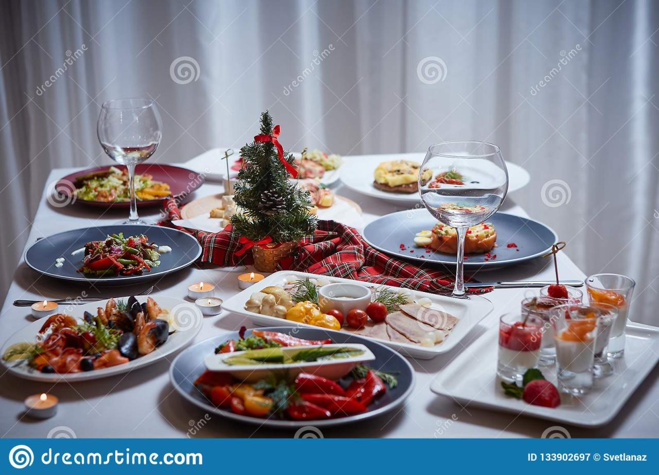 Beautifully Set Table In Christmas.Beautiful Christmas Table Setting. Stock  Image - Image Of Glass, Lunch: 133902697