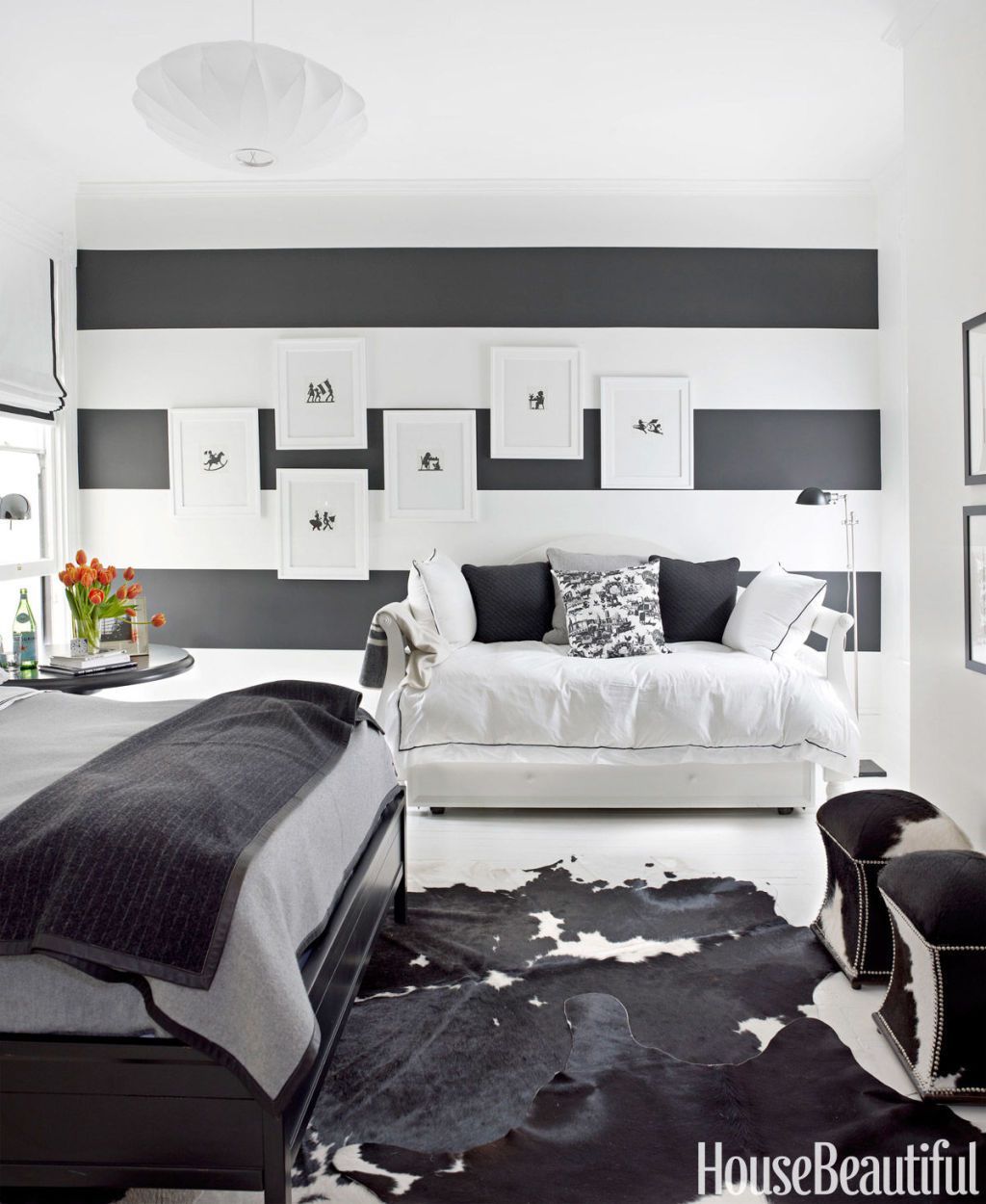 15 Beautiful Black And White Bedroom Ideas - Black And White Decor