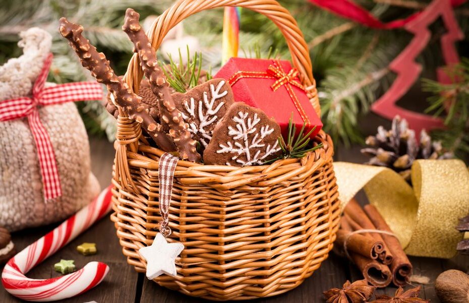 25 Simple But Thoughtful Gift Basket Ideas - Best Gift Baskets