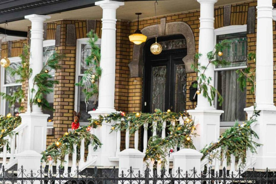 50 Ways To Decorate Your Front Porch For Christmas