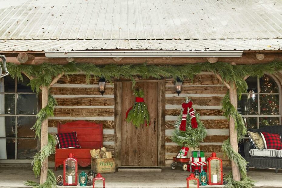 27 Best Christmas Porch Decorations 2021 - Outdoor Christmas Decor For The  Porch