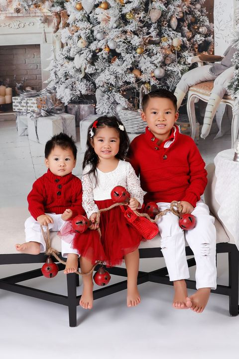 30 Best Family Christmas Card Photo Ideas - Holiday Photo Tips