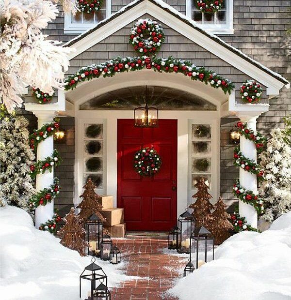 Ingresso Innevato Con Decori, Lanterne E Piccoli Abeti | Outdoor Christmas  Decorations, Christmas Decorations, Christmas Porch