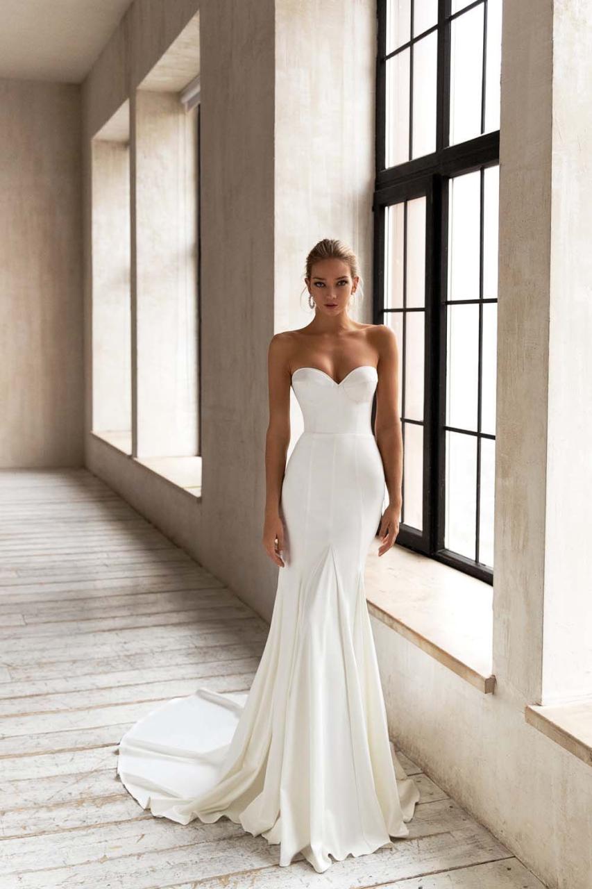 The 14 Wedding Dress Hacks That Make You Look Skinny On Your Wedding Day |  Sheer Ever After