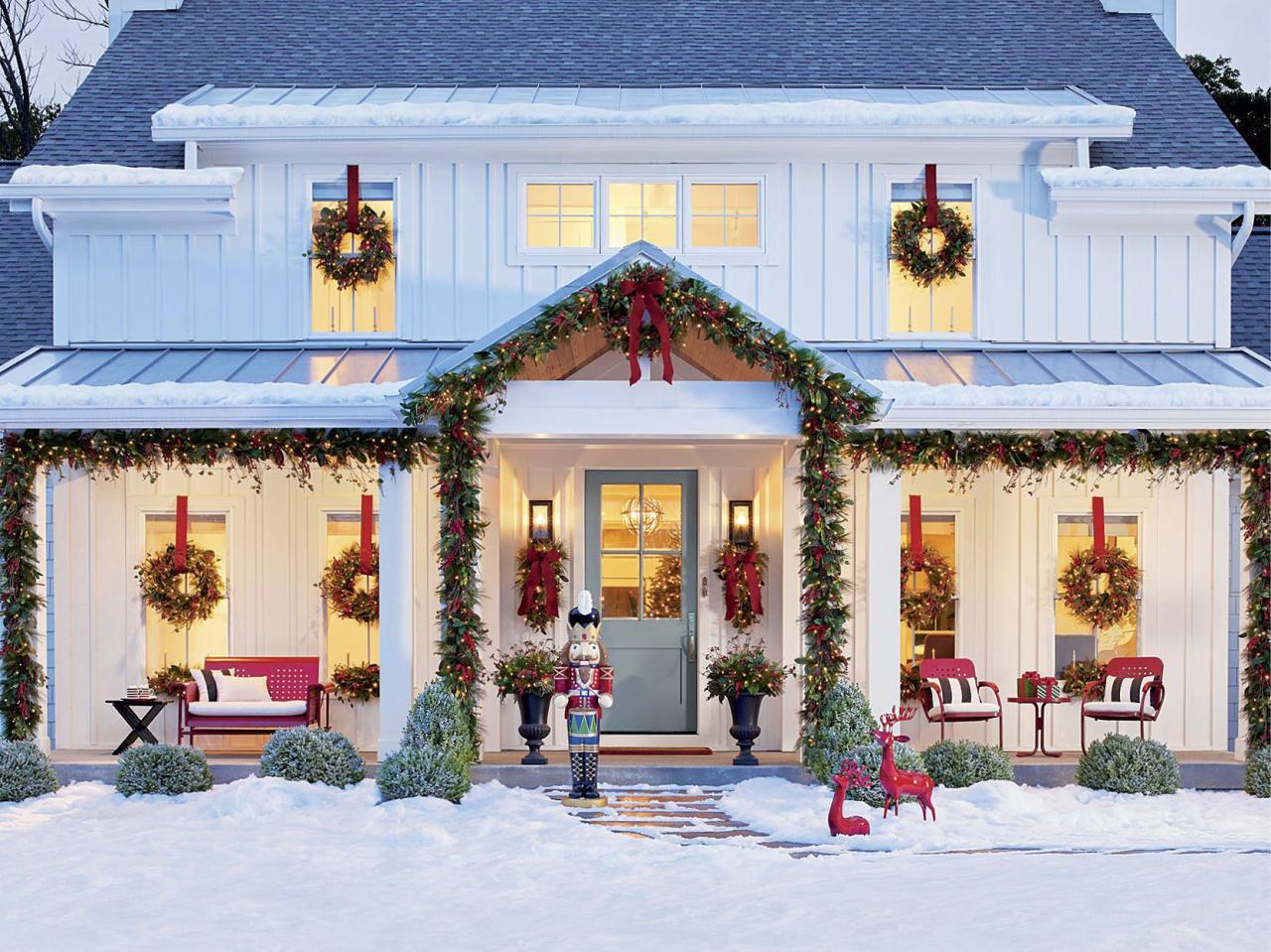 Christmas Porch Decorations: 15 Holly Jolly Looks - Grandin Road Blog