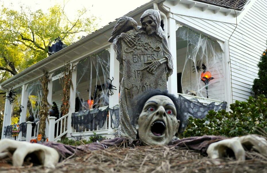 30 Scary Outdoor Halloween Decorations — Best Yard & Porch Halloween Decor  Ideas