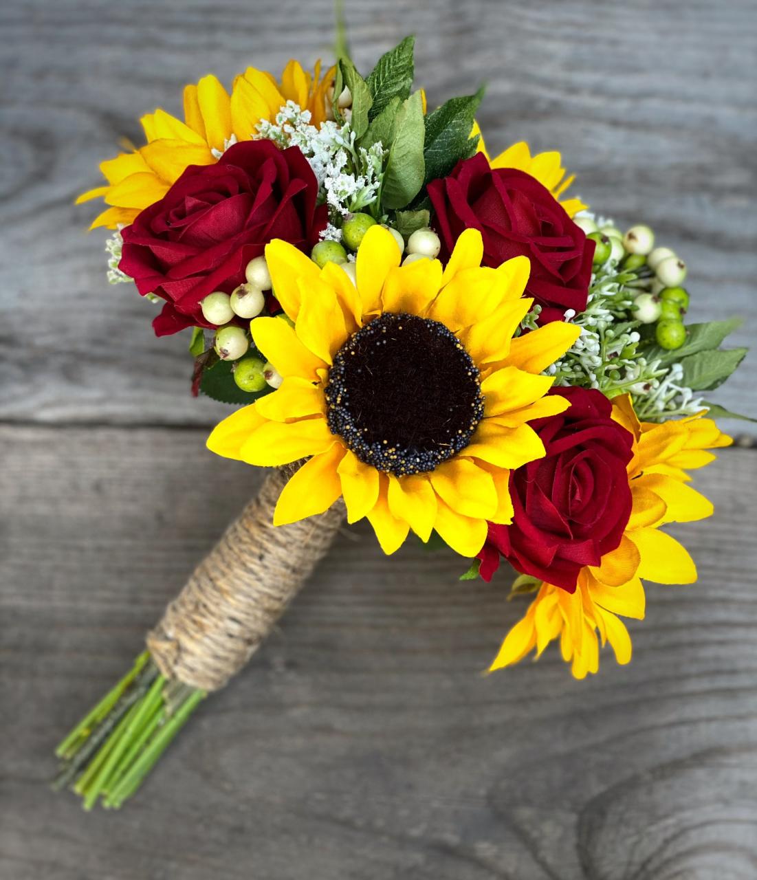 Stunning Black Rose and Sunflower Bouquet - Perfect for Any Occasion 