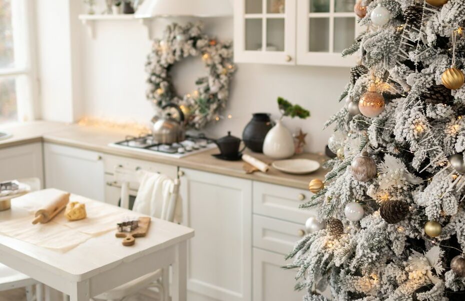 20+ Christmas Kitchen Decor Ideas - How To Decorate Your Kitchen For  Christmas