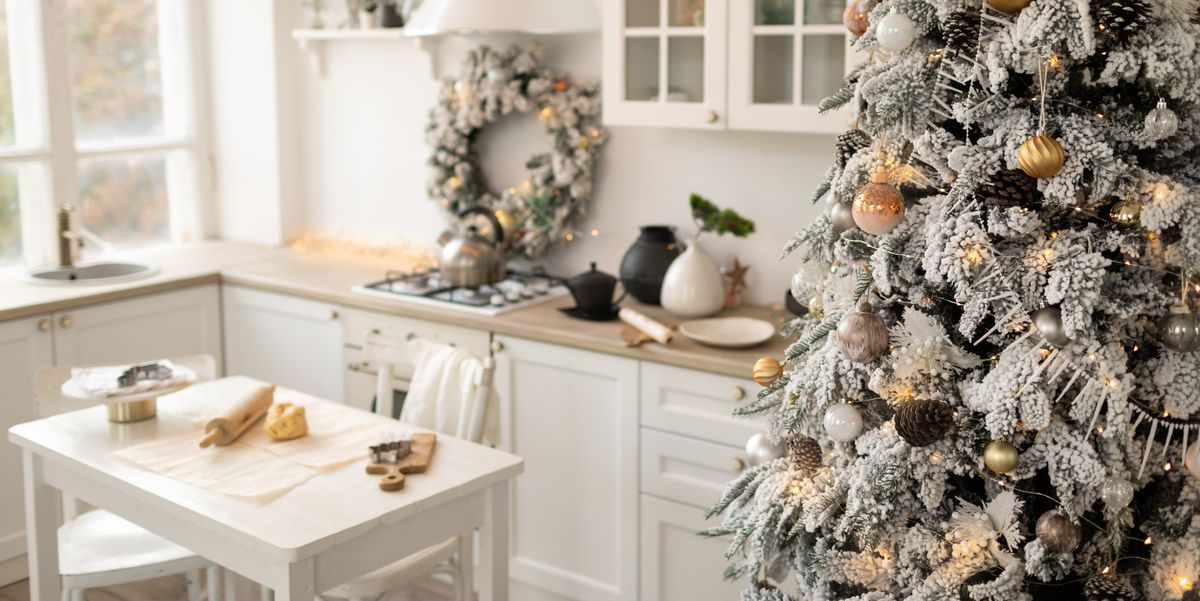 20+ Christmas Kitchen Decor Ideas - How To Decorate Your Kitchen For  Christmas