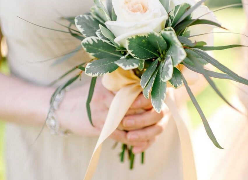 13 Stunning Single Flower Wedding Bouquet Ideas