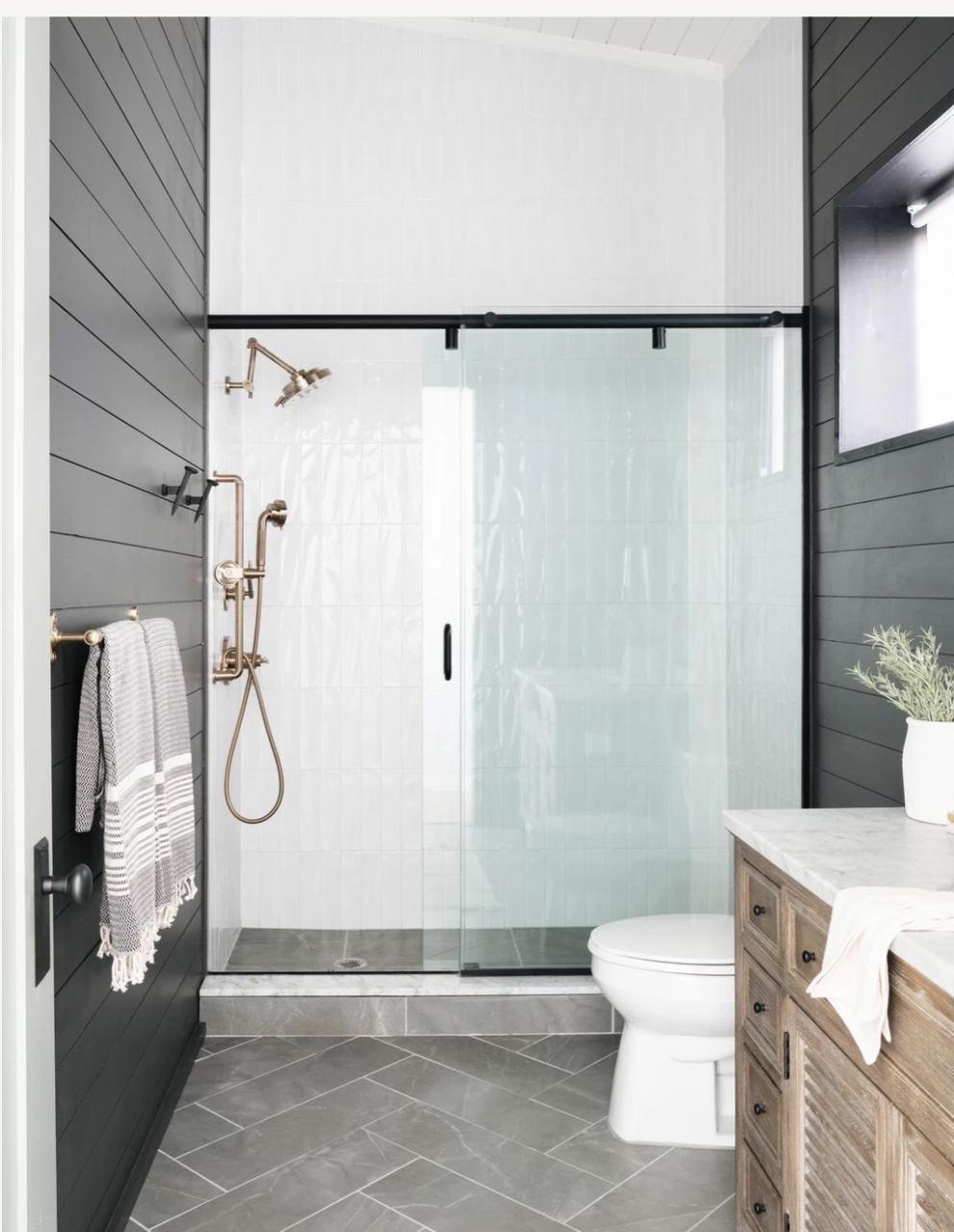 17 Classic Gray And White Bathrooms