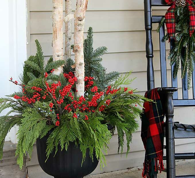 How To Make Outdoor Christmas Planters - House Of Hawthornes