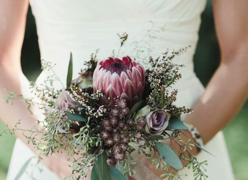 22 Small Wedding Bouquets That Make A Big Statement