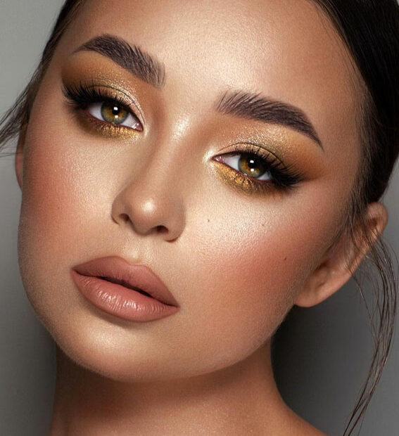 50 Romantic Wedding Makeup Ideas : Shimmery Gold Eyeshadow