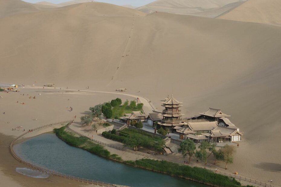 Crescent Lake: Tiny 2,000-Year-Old Oasis In China That Keeps City Alive Is  Saved From Being Swallowed By Desert | Daily Mail Online