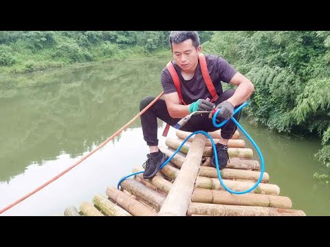 Waterproofing the roof of the bamboo house
